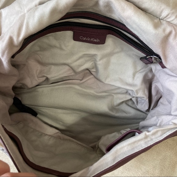 Calvin Klein burgundy bag - Picture 8 of 11